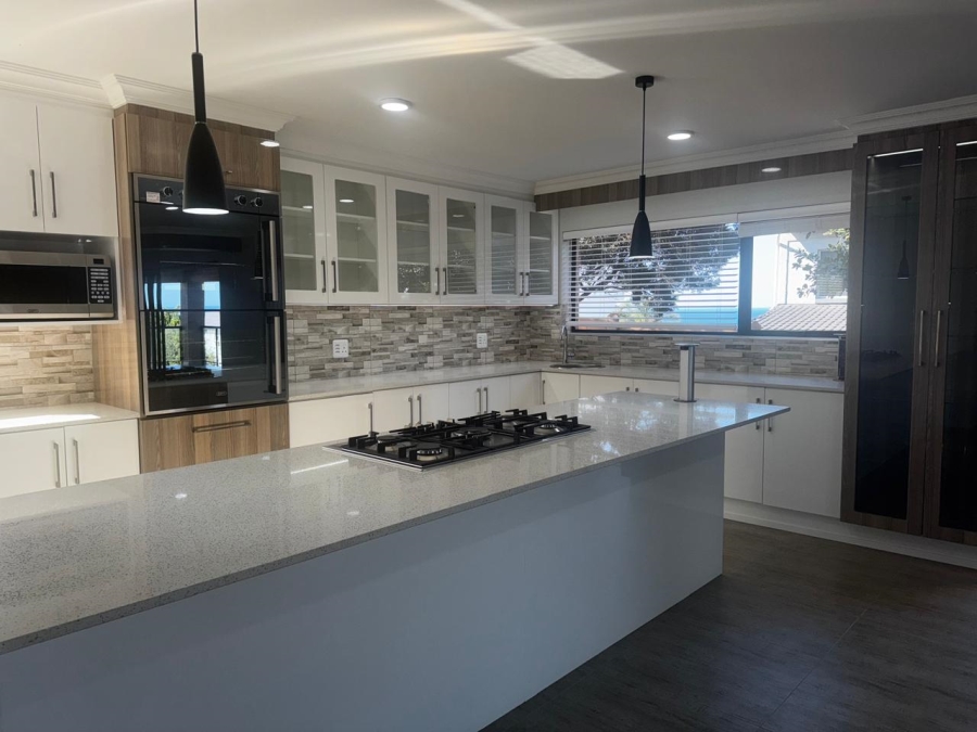 4 Bedroom Property for Sale in Wavecrest Eastern Cape